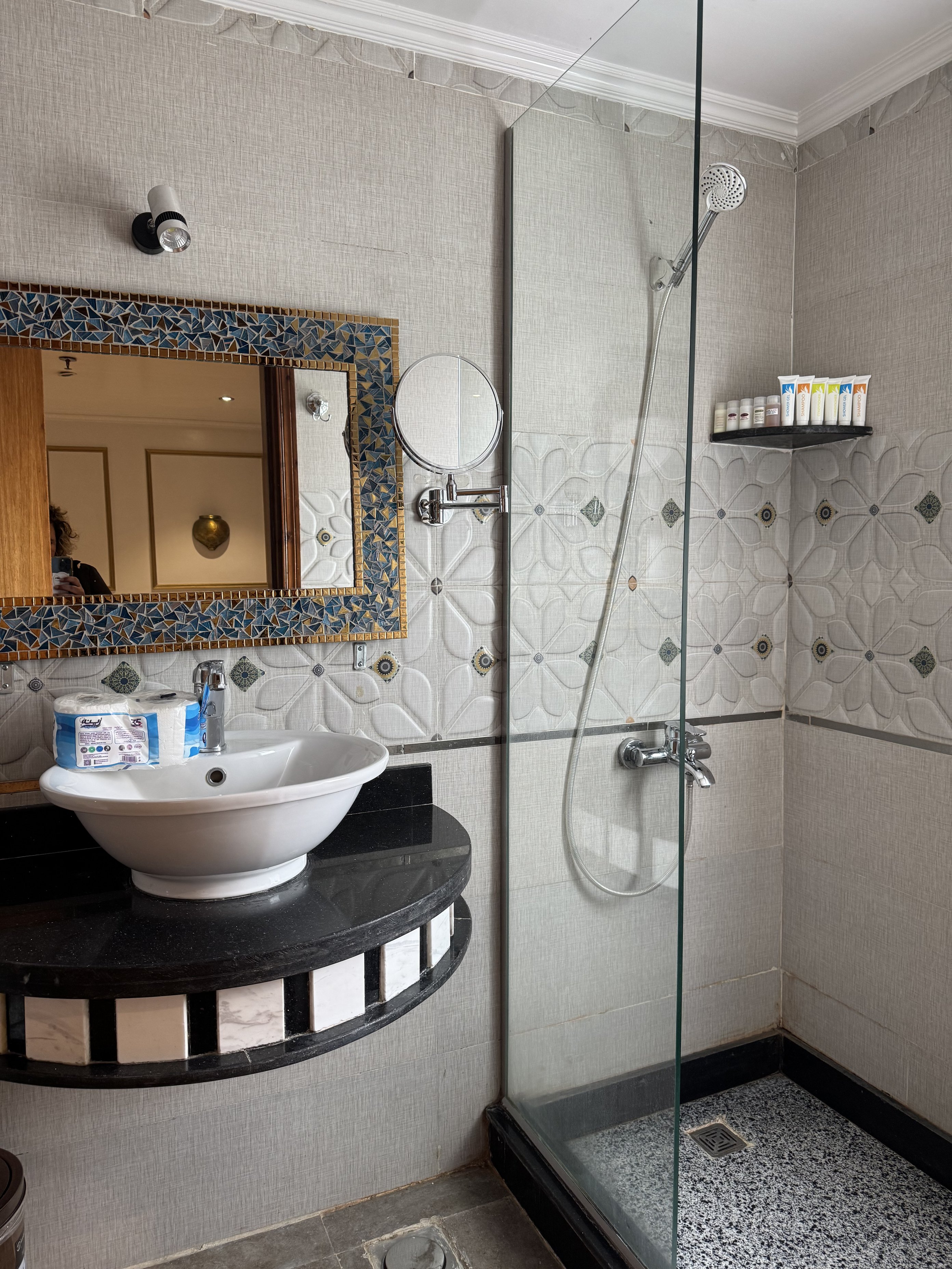 Salle de bain de la dahabeya Sacred Lotus